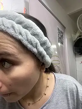 MiaWhiteBunny online show from April 2026 09:23:01 PM