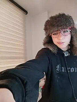 Snapshot of Apolo_Ushi chatting on November 2025 09:24:02 PM Apolo Ushi online show from November 2025 09:24:02 PM