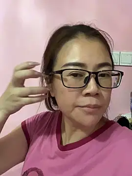 Snapshot of hoop659 chatting on November 2025 12:18:01 PM hoop659 online show from November 2025 12:18:01 PM