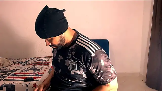 Snapshot of musclehetero chatting on November 2025 08:19:02 PM musclehetero online show from November 2025 08:19:02 PM