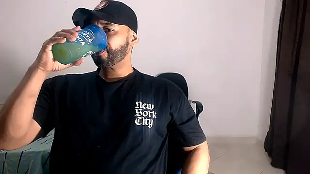 Snapshot of musclehetero chatting on November 2025 07:57:01 PM musclehetero online show from November 2025 07:57:01 PM