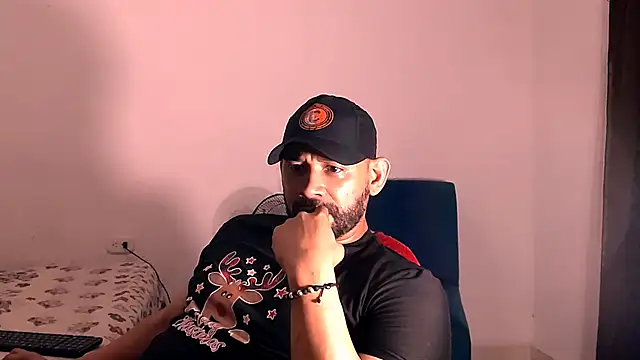 Snapshot of musclehetero chatting on November 2025 03:17:02 AM musclehetero online show from November 2025 03:17:02 AM