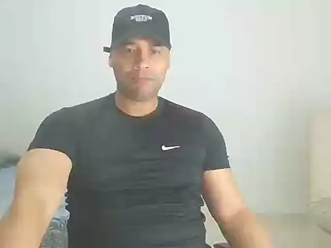 Snapshot of musclehetero chatting on December 2025 11:10:01 PM musclehetero online show from December 2025 11:10:01 PM