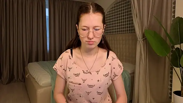 Snapshot of MiraFenech chatting on November 2025 06:06:02 AM MiraFenech online show from November 2025 06:06:02 AM