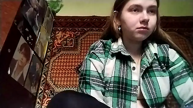 Snapshot of KikiBang chatting on November 2025 08:18:01 AM KikiBang online show from November 2025 08:18:01 AM