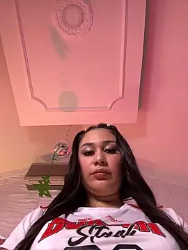 kylie pregnat online show from November 2025 01:01:01 PM