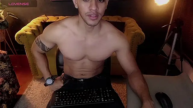 Snapshot of tayler_luke chatting on November 2025 01:30:01 AM tayler luke online show from November 2025 01:30:01 AM