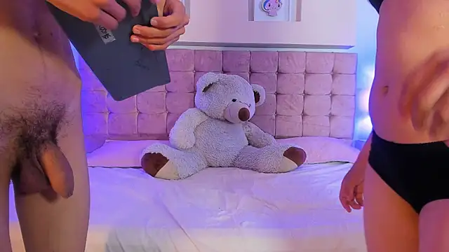 Katy Gomez  online show from November 2025 12:19:02 PM