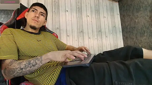 Snapshot of yeikoox chatting on November 2025 02:02:01 AM yeikoox online show from November 2025 02:02:01 AM