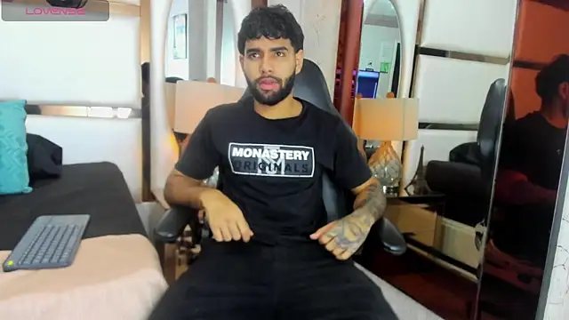 Jesuss77  online show from November 2025 02:07:01 PM