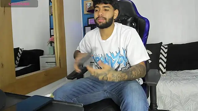 Jesuss77  online show from November 2025 02:08:01 PM