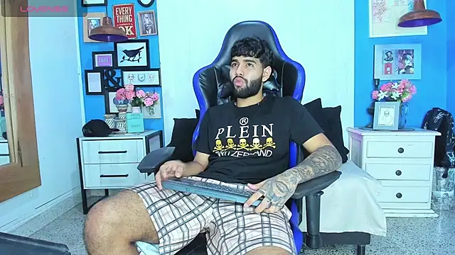 Jesuss77  online show from December 2025 09:43:01 PM