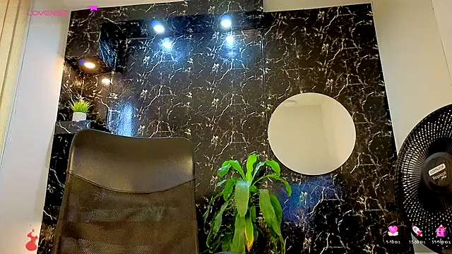 Snapshot of thomas_scot1 chatting on December 2025 01:20:02 PM thomas scot1 online show from December 2025 01:20:02 PM