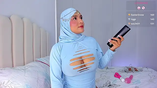 Amira-Zahra online show from April 2026 01:41:01 PM