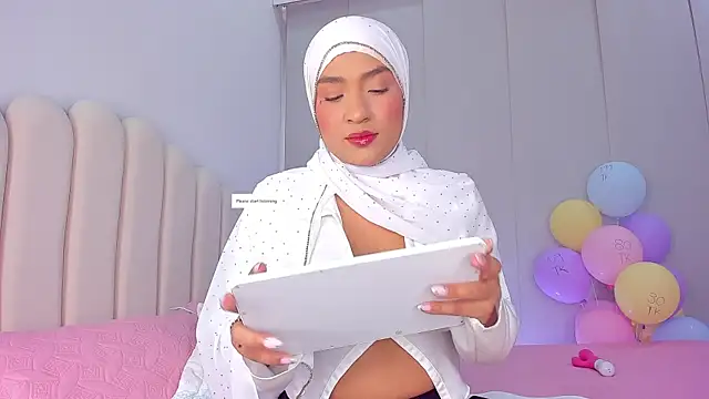 Snapshot of Amira-Zahra chatting on May 2026 09:56:02 PM Amira-Zahra online show from May 2026 09:56:02 PM