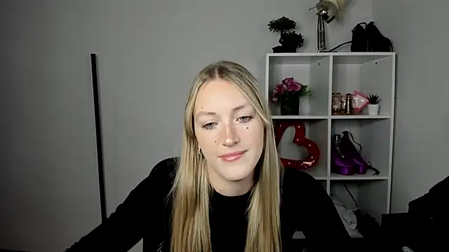 EvelynBlond online show from July 2026 12:51:01 PM