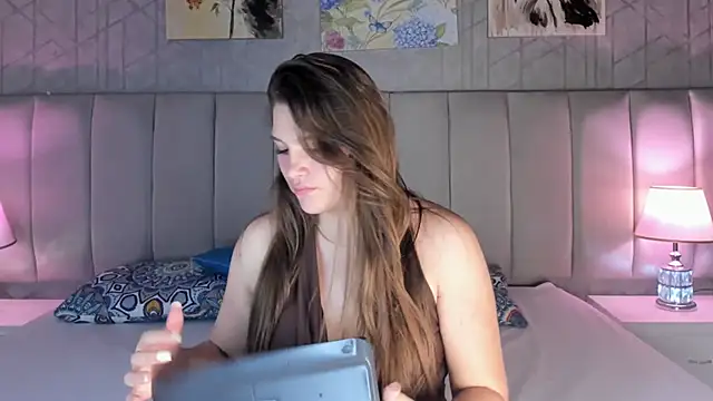 LiiaVelvet online show from April 2026 06:43:01 PM