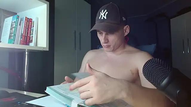 Snapshot of Poliglotjoe1 chatting on November 2025 06:54:01 PM Poliglotjoe1 online show from November 2025 06:54:01 PM