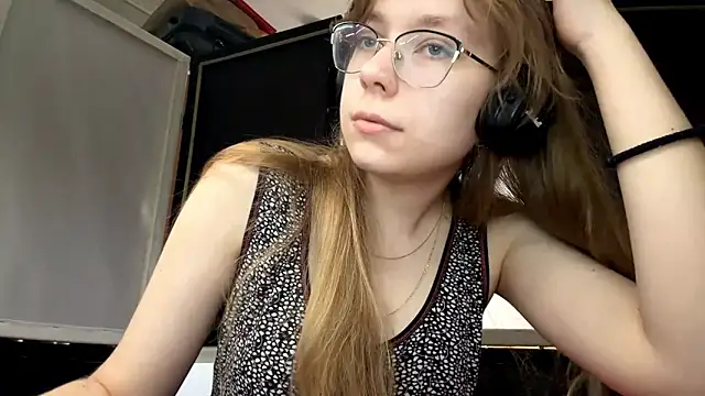 Snapshot of LouettaTornese chatting on November 2025 08:57:02 AM LouettaTornese online show from November 2025 08:57:02 AM