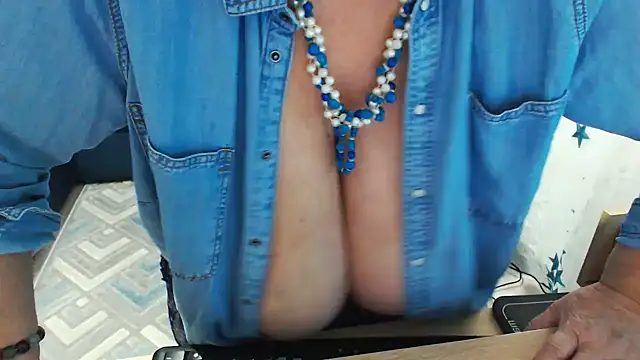 Snapshot of MatureMaiden chatting on January 2025 01:38:02 PM MatureMaiden online show from January 2025 01:38:02 PM