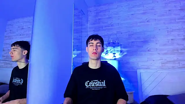 Emir Ozan  online show from November 2025 11:24:02 AM