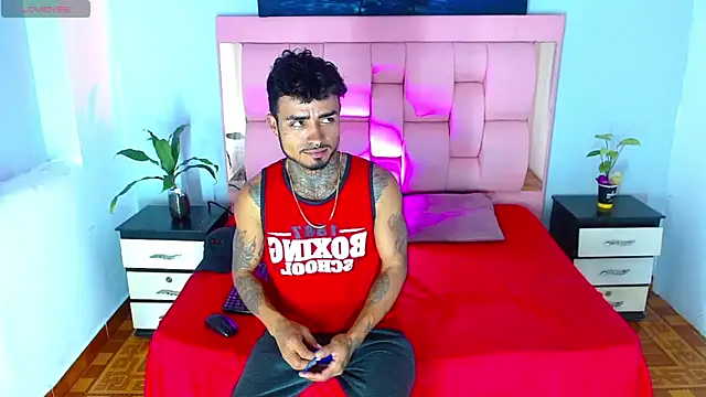 Hot Latino x online show from December 2025 07:43:01 PM