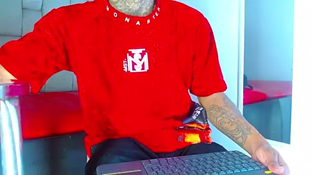 Snapshot of Hot_Latino_x chatting on April 2026 12:50:02 PM Hot Latino x online show from April 2026 12:50:02 PM