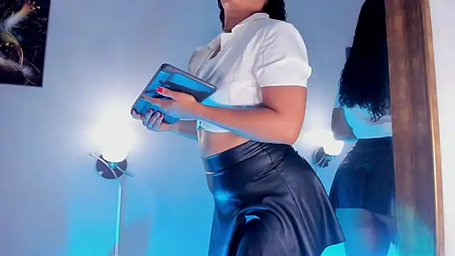 Snapshot of Cami_Ortiiz chatting on November 2025 12:18:01 PM Cami Ortiiz online show from November 2025 12:18:01 PM