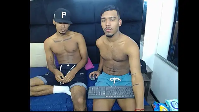 Straight latinX online show from November 2025 03:05:01 AM