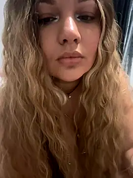 Snapshot of lasirenitabella chatting on November 2025 02:21:01 AM lasirenitabella online show from November 2025 02:21:01 AM