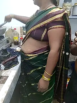 Desicouple1706 online show from December 2025 01:50:02 PM