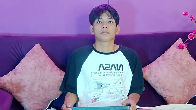 Liam Sinclair online show from February 2026 07:47:02 PM