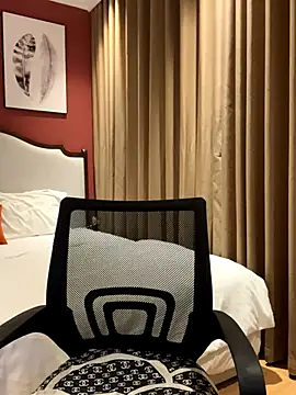 Queen-of-Love online show from December 2025 02:11:01 PM