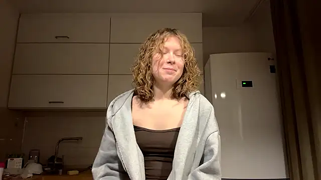 ElfriedaZwack online show from December 2025 12:43:02 PM