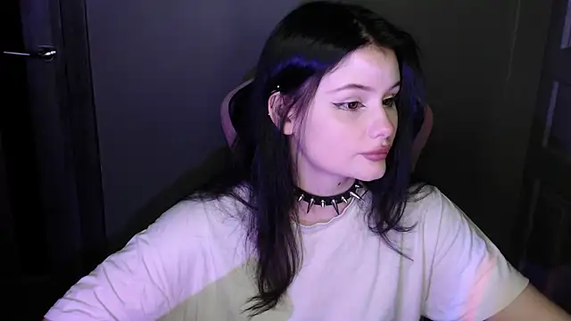 Moon raven online show from February 2026 02:29:02 AM