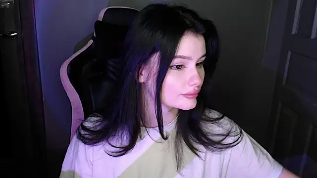 Moon raven online show from February 2026 11:33:01 PM