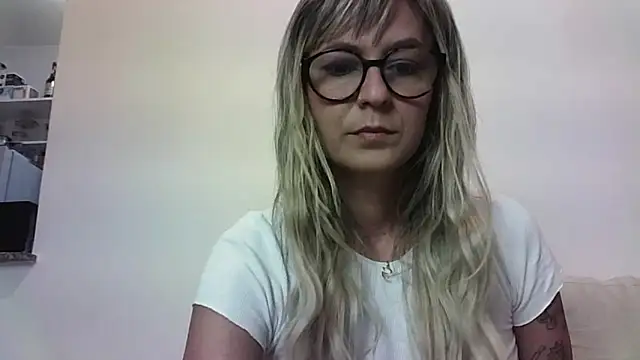 Snapshot of KnotBabe chatting on December 2025 01:46:02 AM KnotBabe online show from December 2025 01:46:02 AM