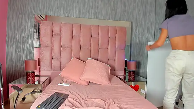 Fernanda Thail online show from November 2025 12:08:02 PM