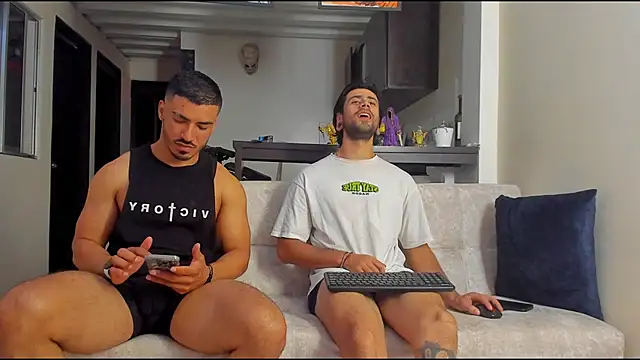 heteros curious online show from November 2025 11:48:02 PM