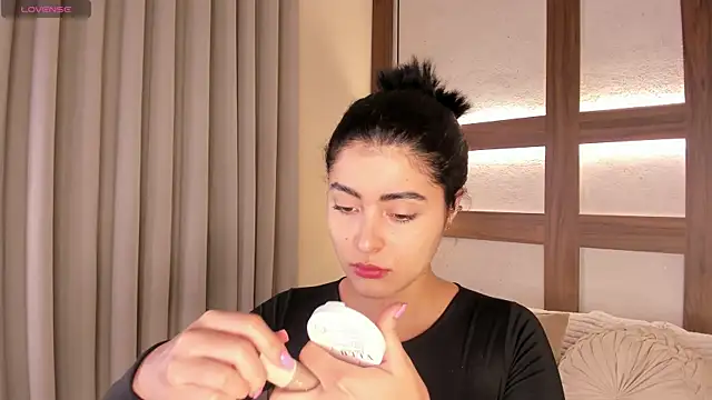 SarhaVega online show from January 2026 01:49:01 PM