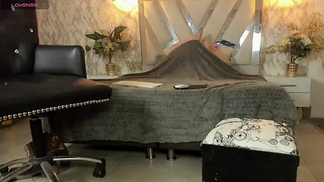 Snapshot of Mysterius_Woman chatting on July 2026 11:08:01 AM Mysterius Woman online show from July 2026 11:08:01 AM