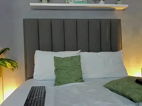 Snapshot of lindaa_natashaa_ chatting on November 2025 03:49:02 AM lindaa natashaa online show from November 2025 03:49:02 AM