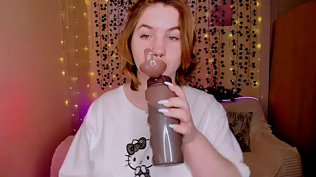 lovelyy julia online show from December 2025 06:09:01 AM