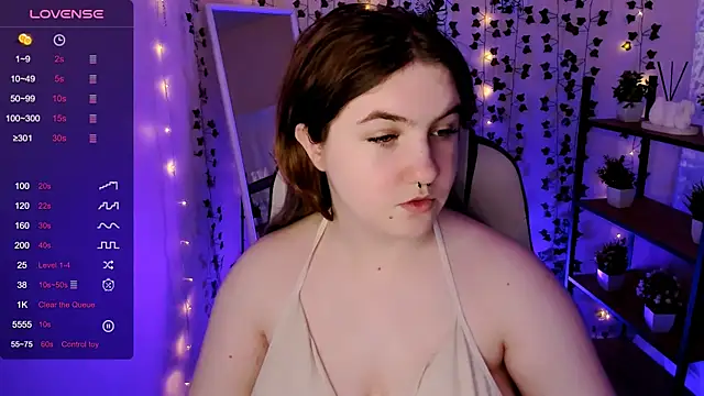 lovelyy julia online show from April 2026 08:19:02 AM