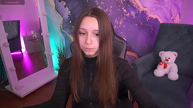 TinyNatalie online show from April 2026 12:55:02 PM