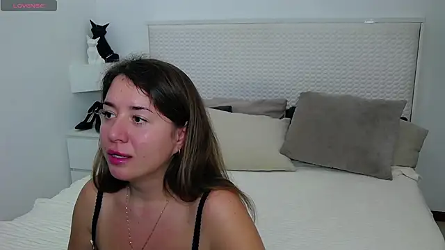 Snapshot of Leona_Rae chatting on November 2025 02:09:01 PM Leona Rae online show from November 2025 02:09:01 PM