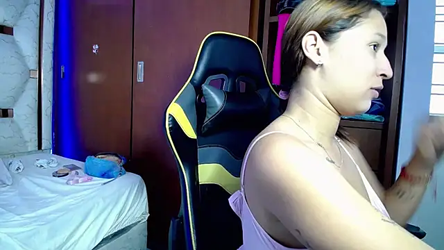 Couple wildd  online show from December 2025 08:27:02 PM