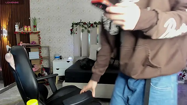 kaelwolf tay online show from February 2026 07:10:01 PM