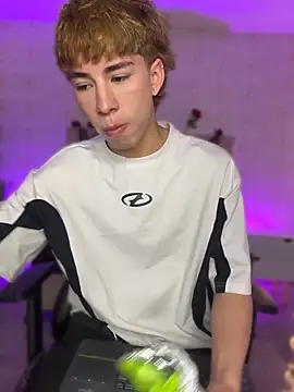 kaelwolf tay online show from April 2026 07:07:01 PM