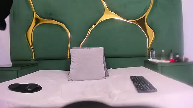 RoxanneBloom online show from April 2026 04:37:02 AM